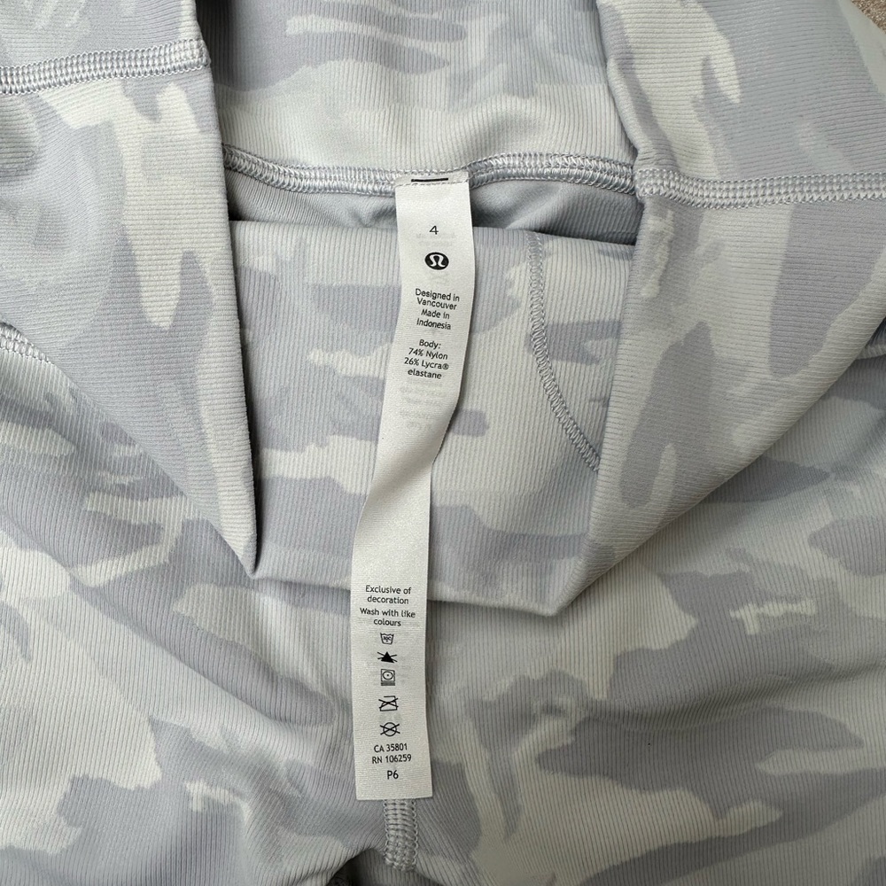 Lululemon 10'' Wunder Under Short Incognito Camo Jacquard Alpine White Star Sz 4 - Picture 8 of 8